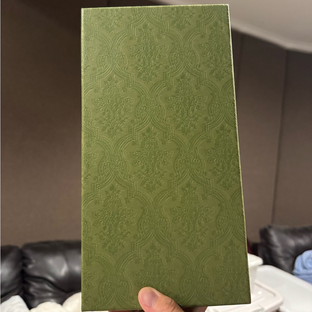 Gucci Green Embossed Box - Picture 4 of 9